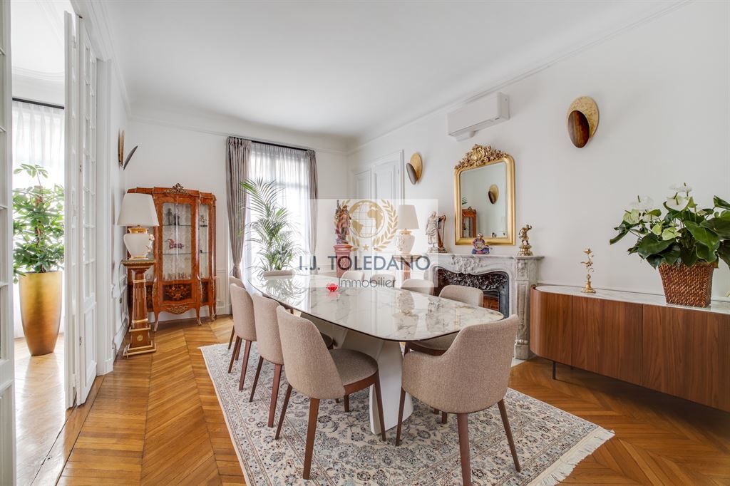 appartement 7 pièces en vente sur PARIS (75008)